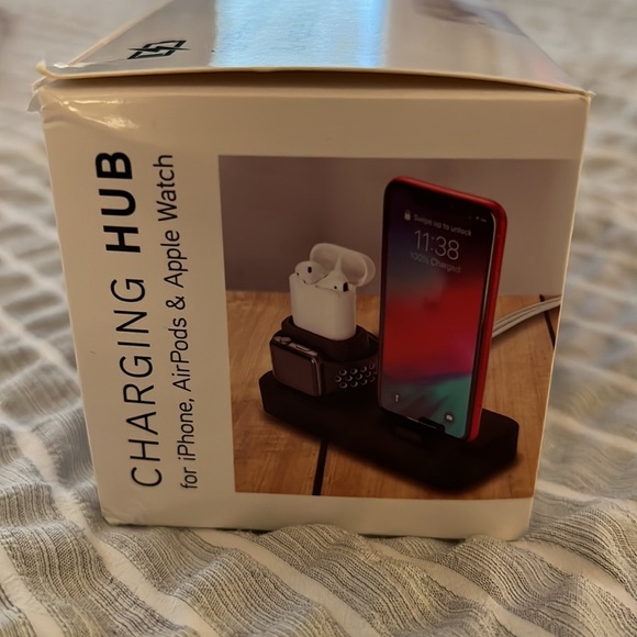 BRAND NEW CHARGING HUB FOR APPLE PRODUCTS! NEVER OPENED - Picture 4 of 4